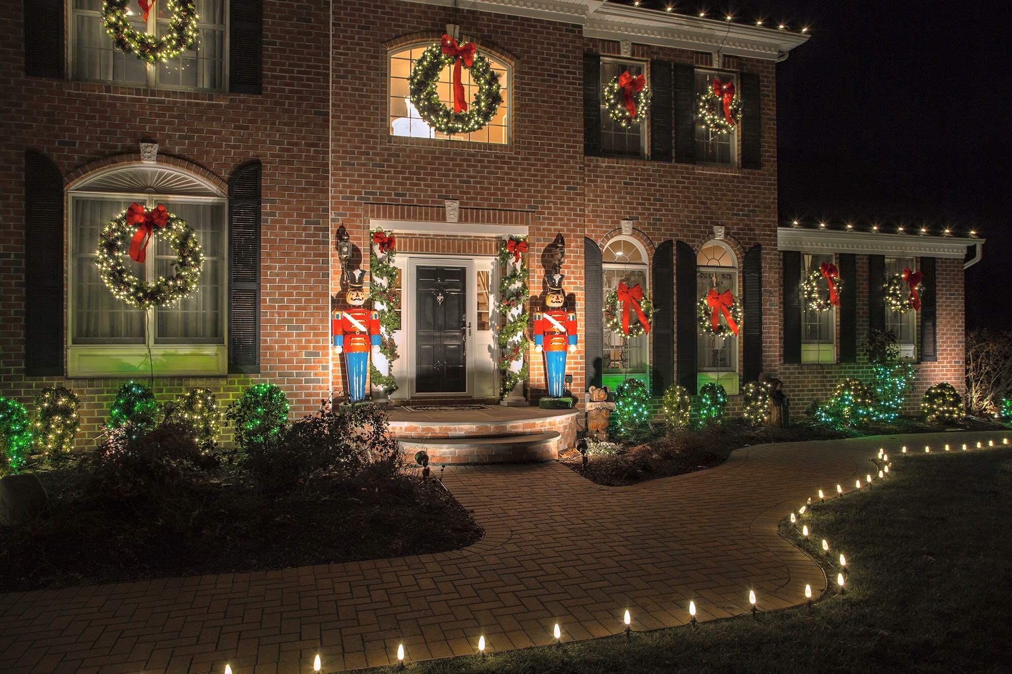 christmas decoration installers